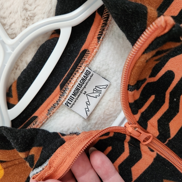 Geometric Patterned Pullover - Picture 3 of 3